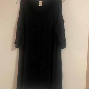 Terra & Sky Elegant Black cold shoulder tunic